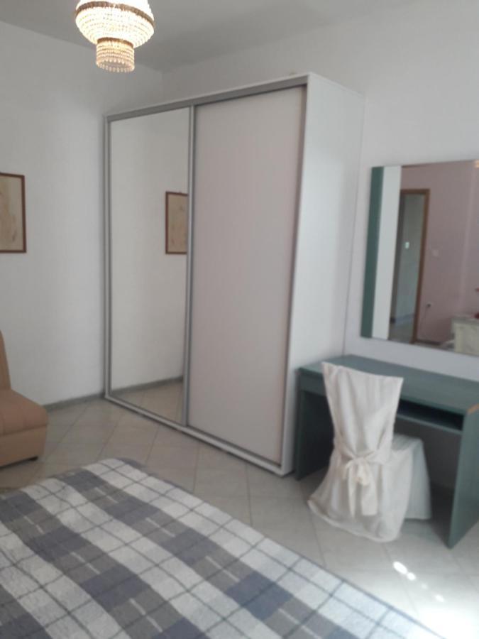 Apartments Panorama ロヴィニ エクステリア 写真